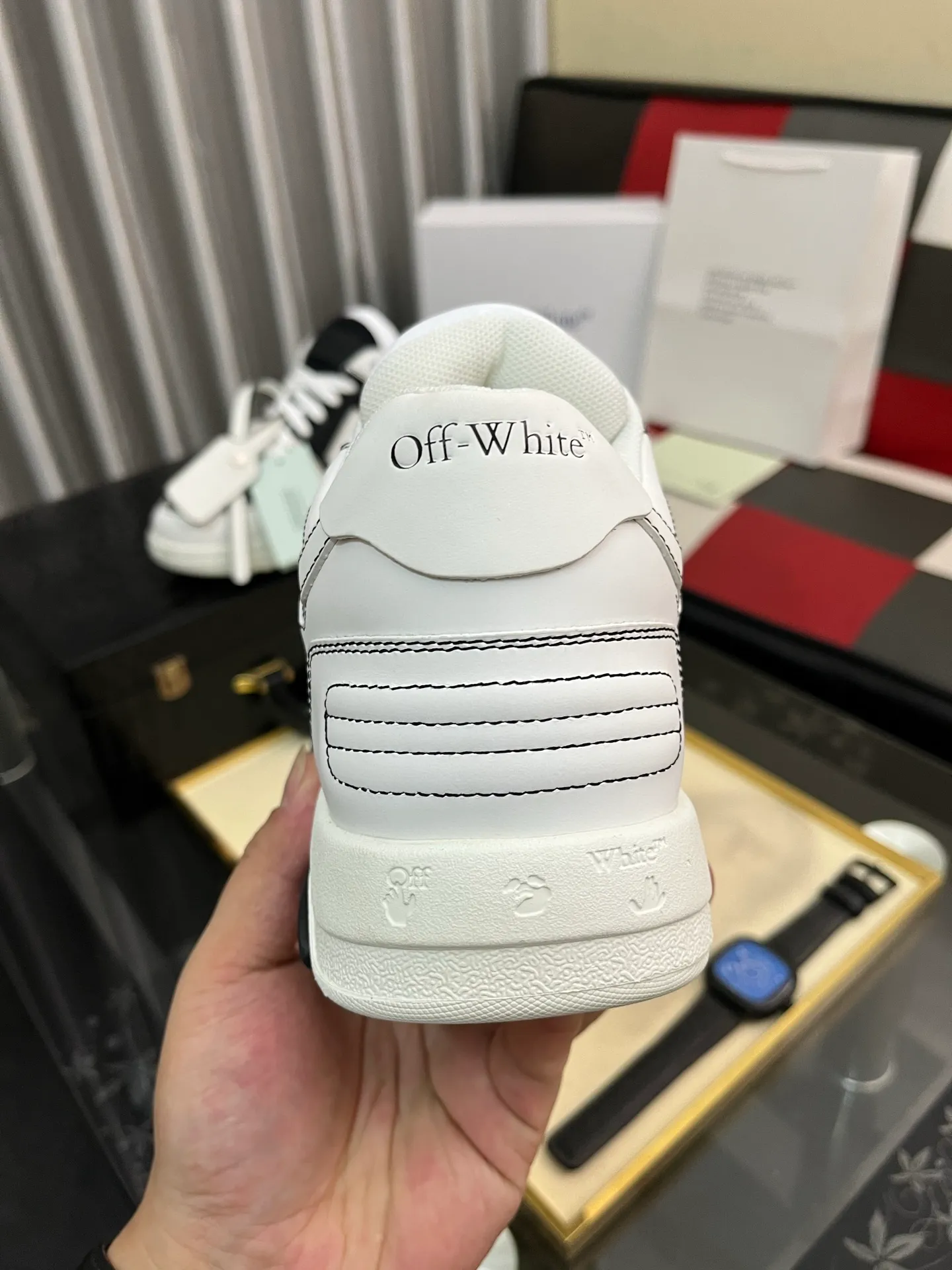 Men's shoes 💰600⌚️⌚️ OFF-White C/O VirGil Abloh fashionable and versatile casual shoes. Exclusive first release of the new model. Made of environmentally friendly cowhide leather and mesh fabric upper material. The insole is embedded with foam cushioning EVA material. The correct midsole is equipped with EVA lightweight cushioning. External tooth nail rubber outsole. The correct accessories can be customized simultaneously. Women's model: 35-40 Men's model: 39-45